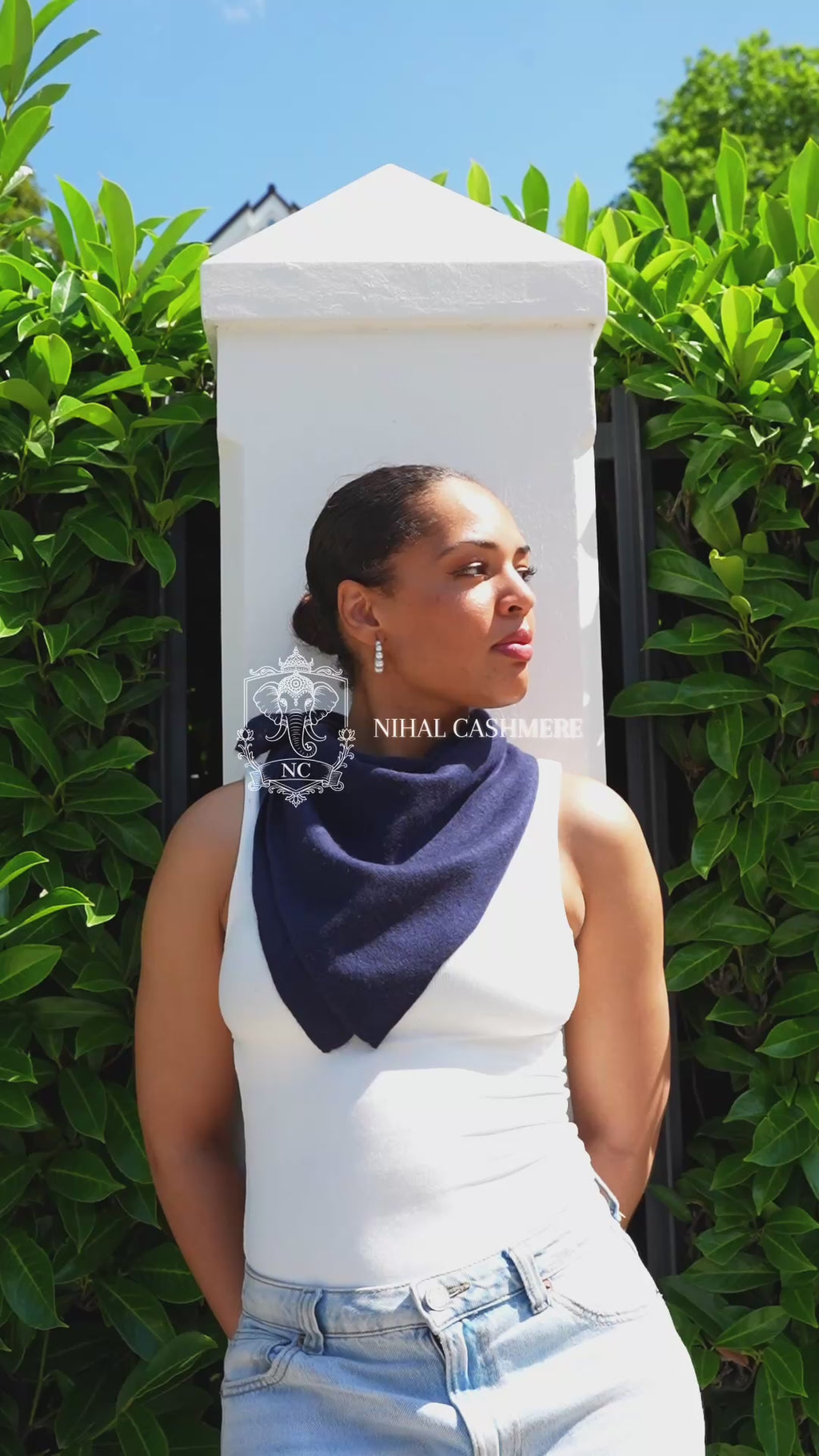 NIHAL CASHMERE Dreieckstuch - Midnight Navy